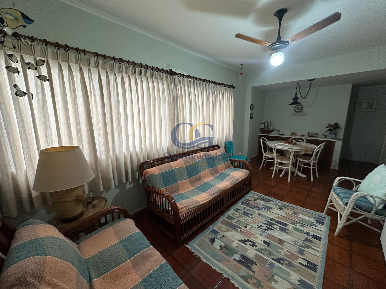Apartamento na Praia das Pitangueiras, Guarujá - SP