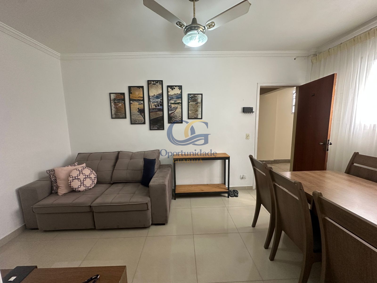 Apartamento na Praia das Pitangueiras, Guarujá - SP