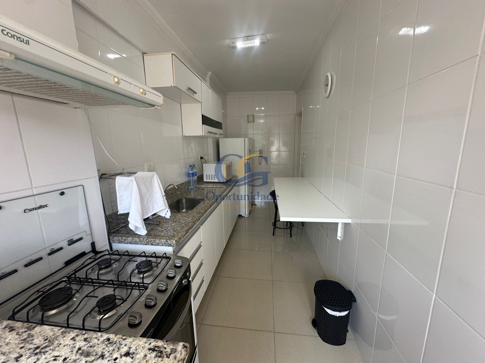 Apartamento na Praia das Pitangueiras, Guarujá - SP