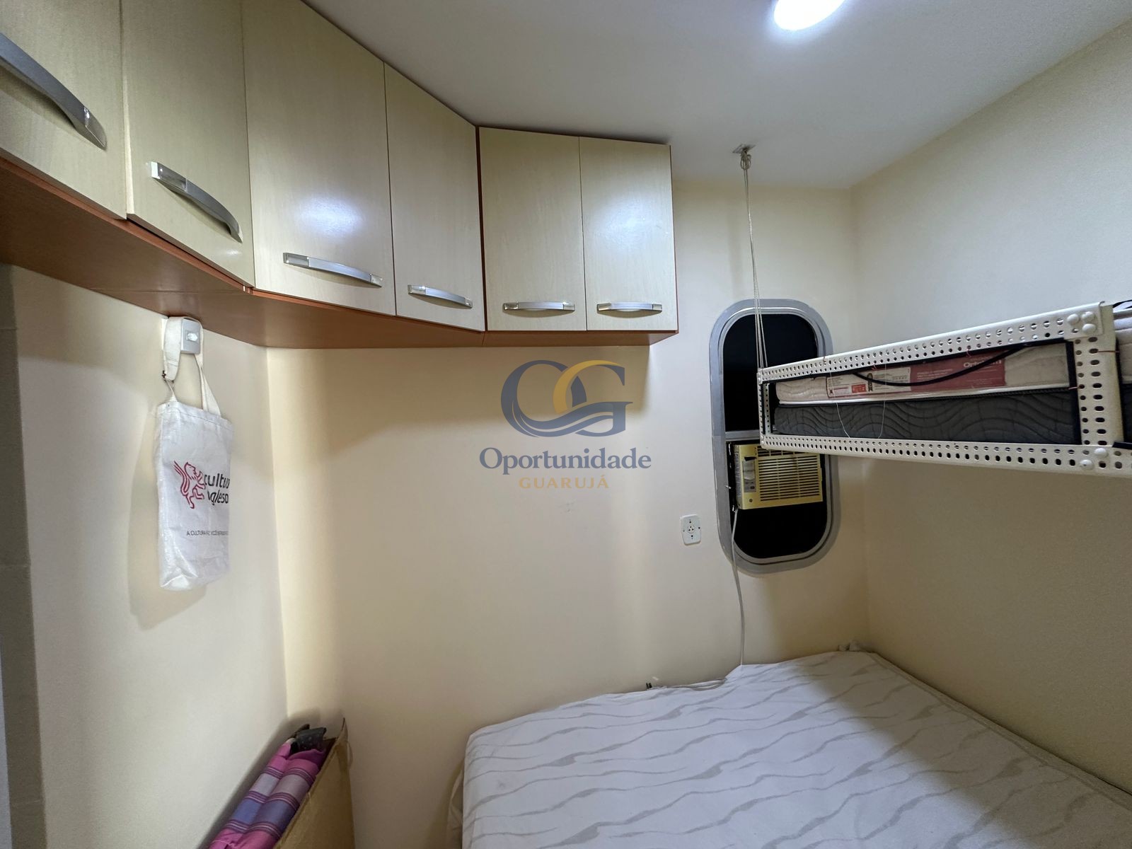 Apartamento na Praia da Enseada, Guarujá - SP