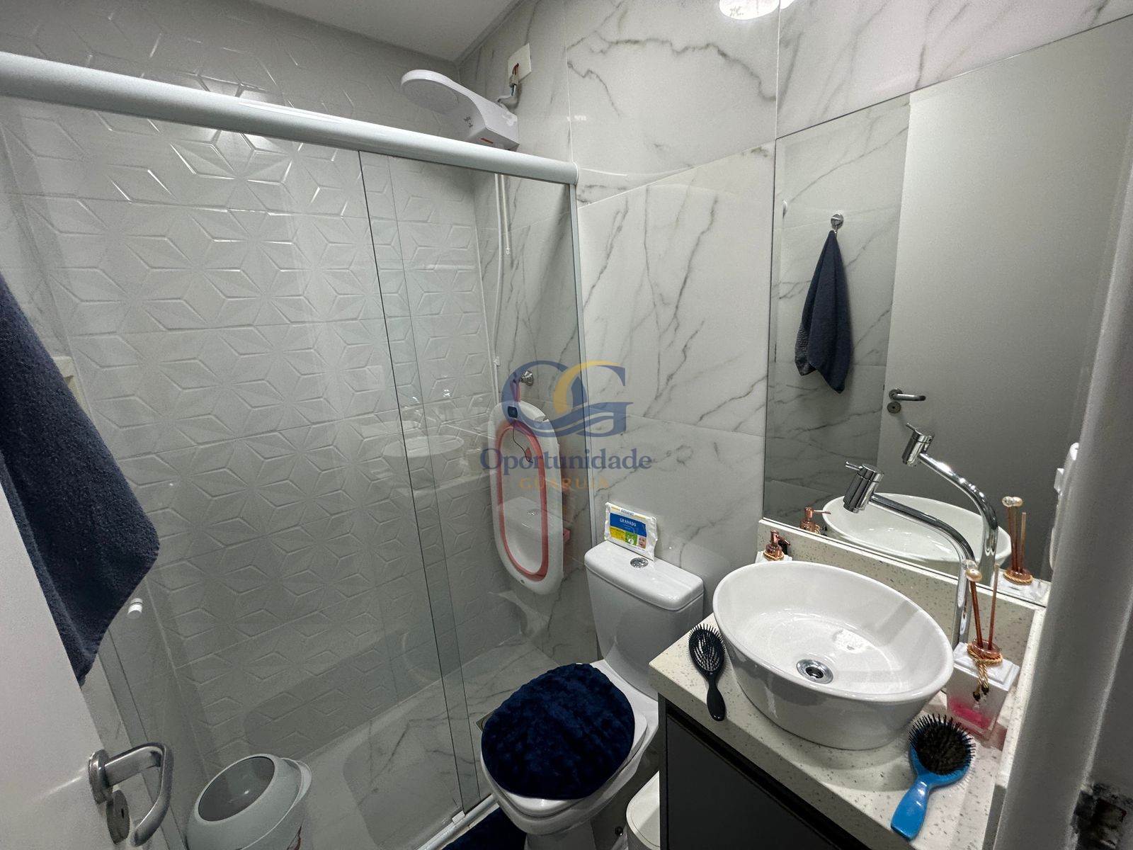 Apartamento na Praia das Pitangueiras, Guarujá - SP