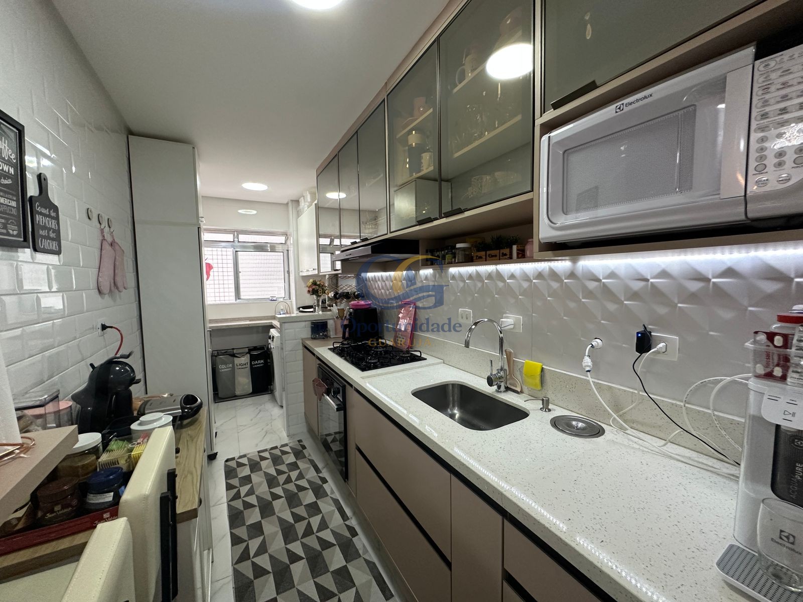 Apartamento na Praia das Pitangueiras, Guarujá - SP