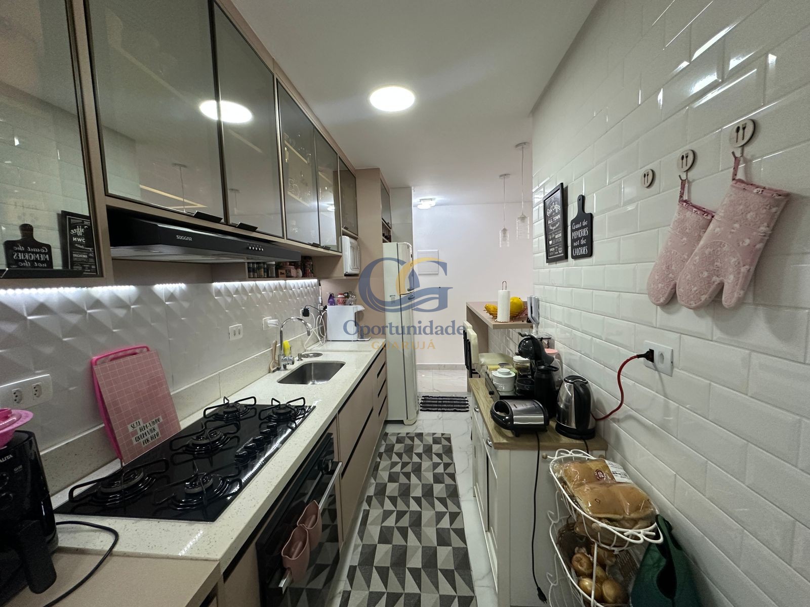 Apartamento na Praia das Pitangueiras, Guarujá - SP