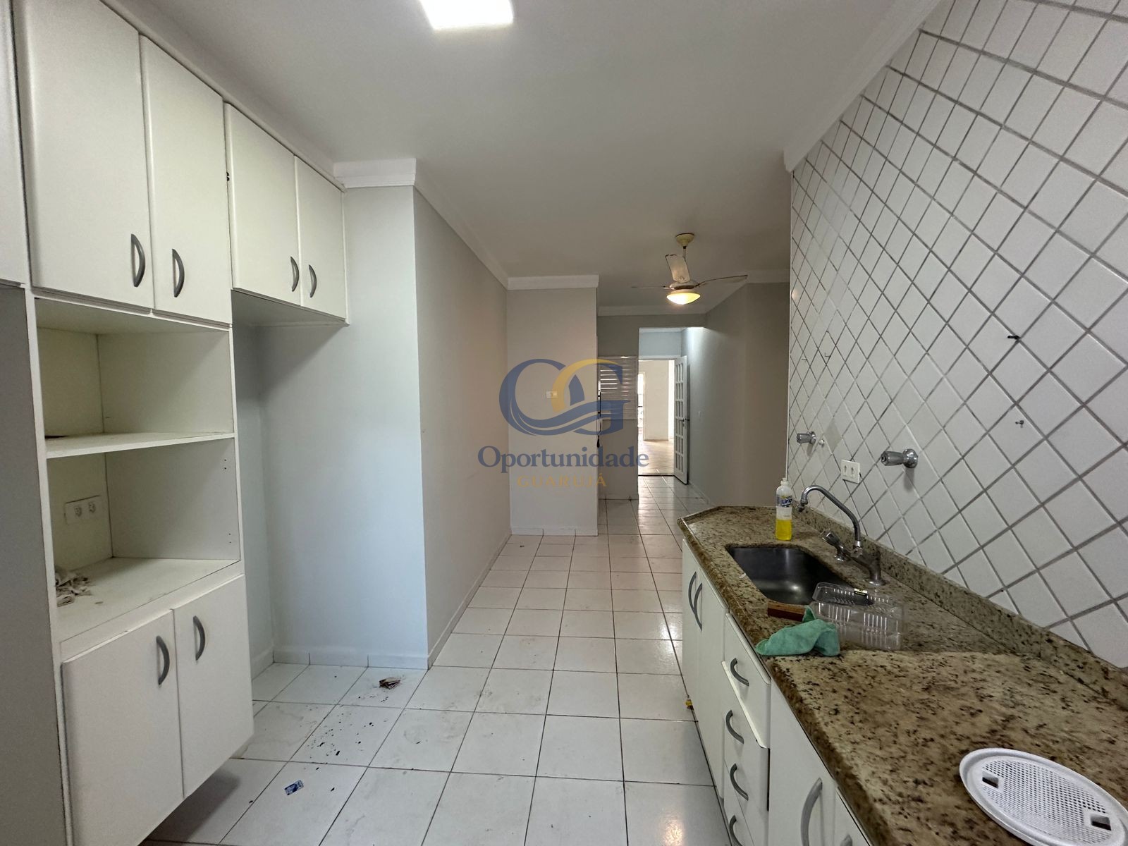 Apartamento na Praia das Pitangueiras, Guarujá - SP