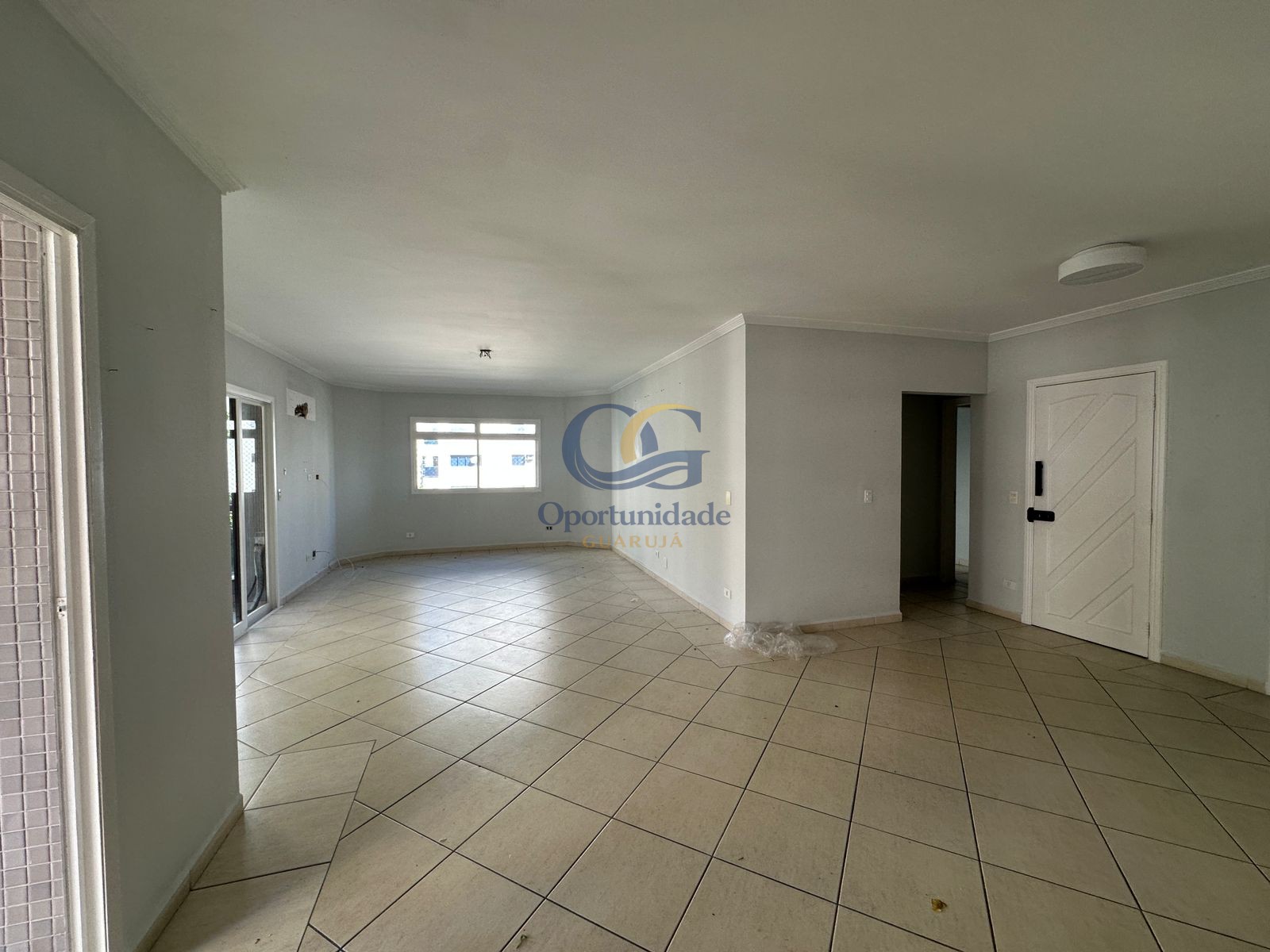 Apartamento na Praia das Pitangueiras, Guarujá - SP