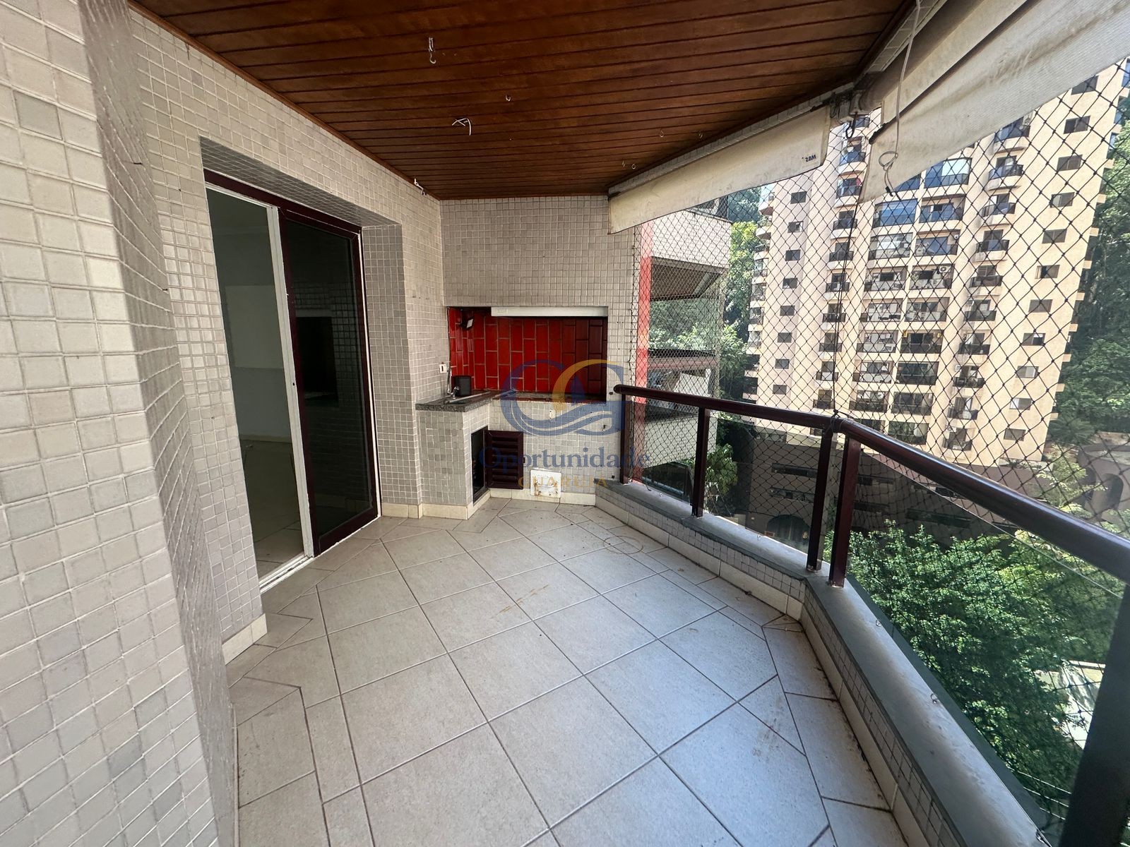 Apartamento na Praia das Pitangueiras, Guarujá - SP