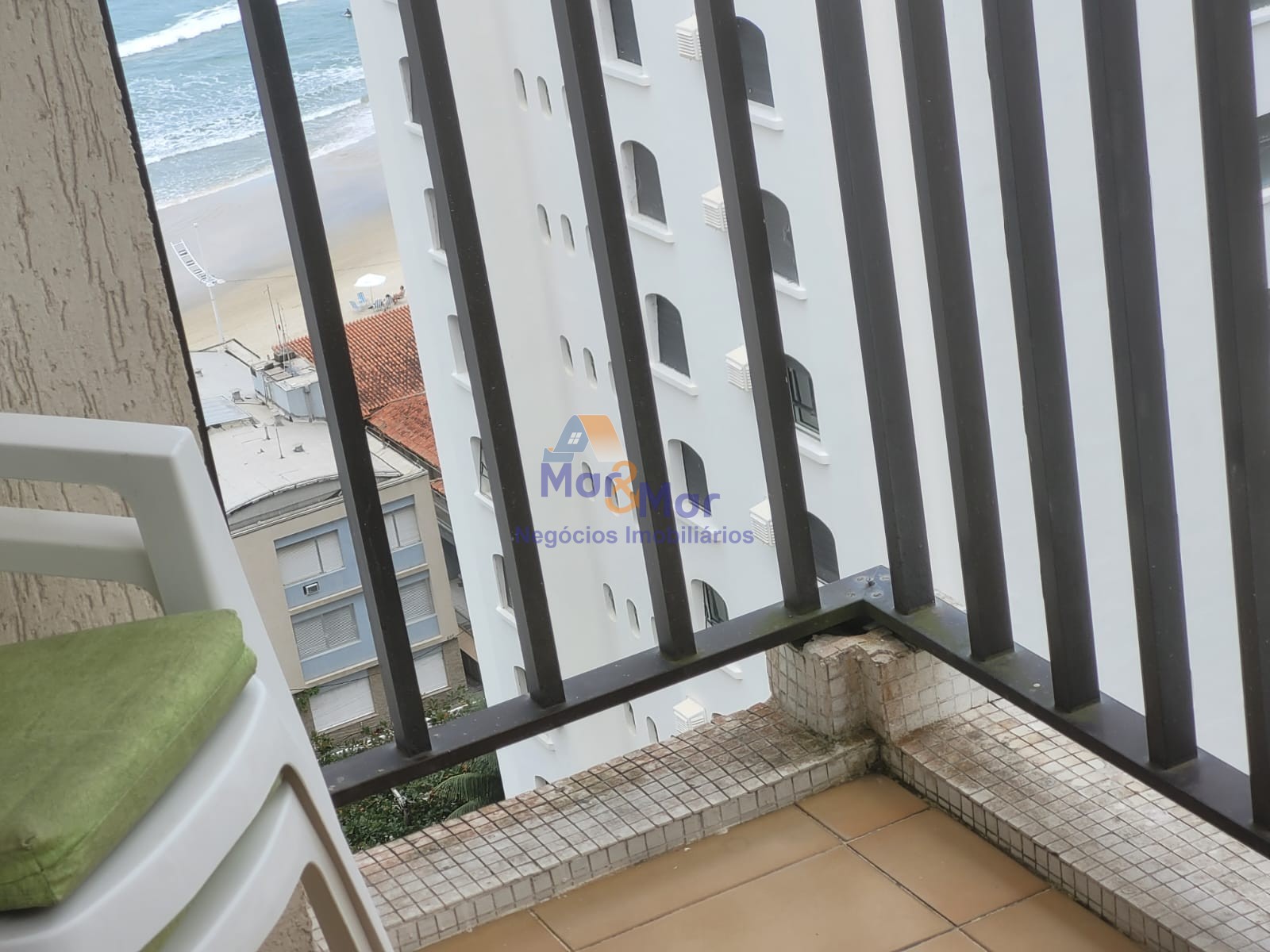 Apartamento na Praia das Pitangueiras, Guarujá - SP