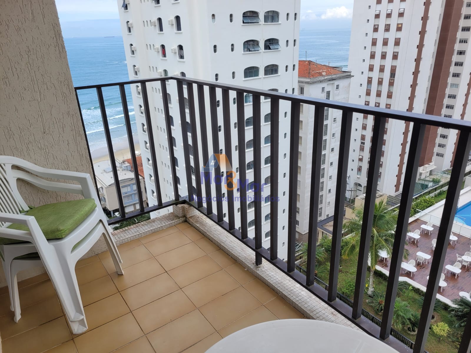 Apartamento na Praia das Pitangueiras, Guarujá - SP