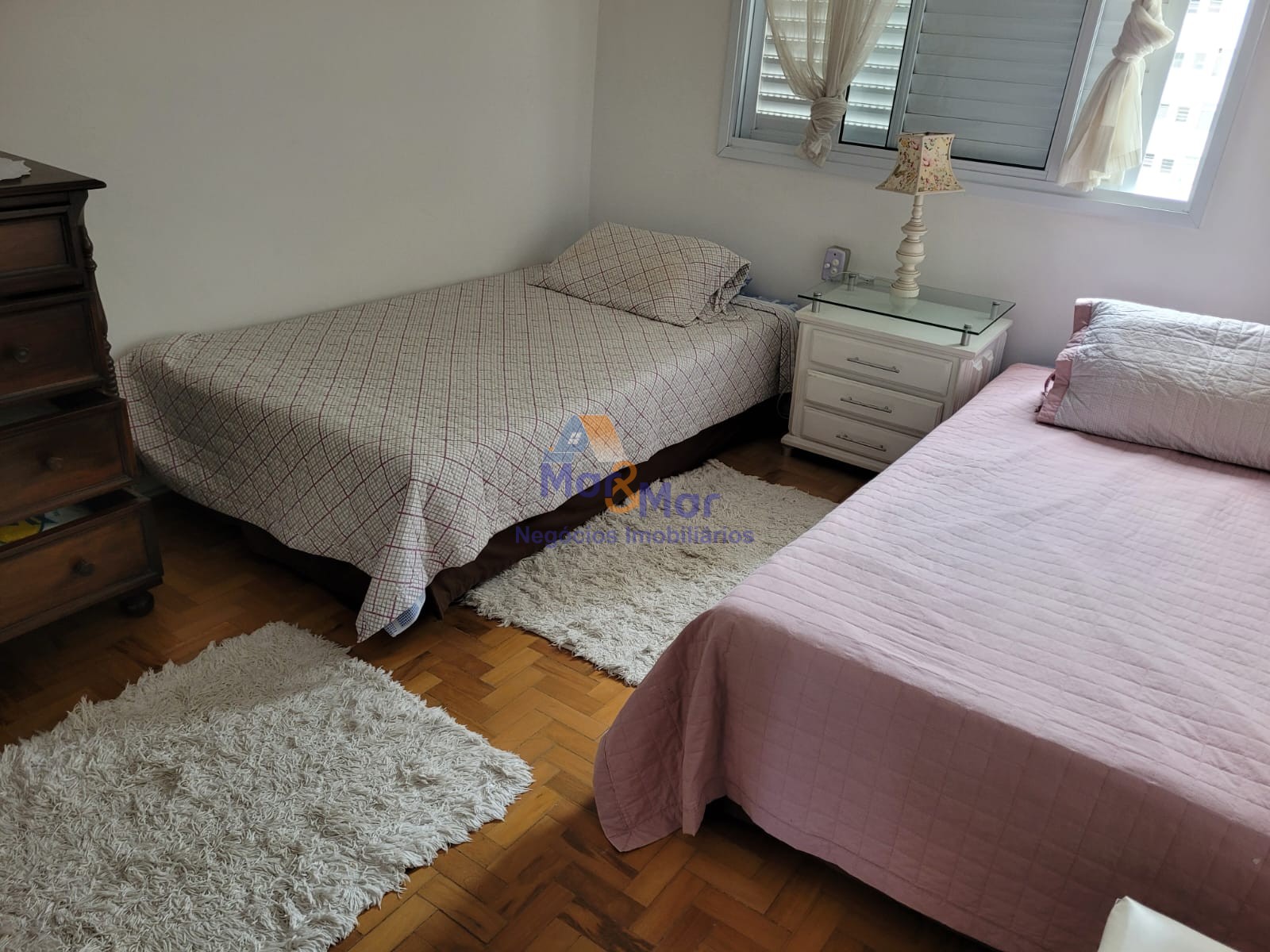 Apartamento na Praia das Pitangueiras, Guarujá - SP