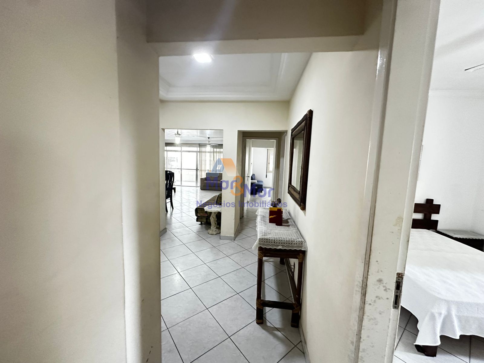 Apartamento na Praia das Pitangueiras, Guarujá - SP