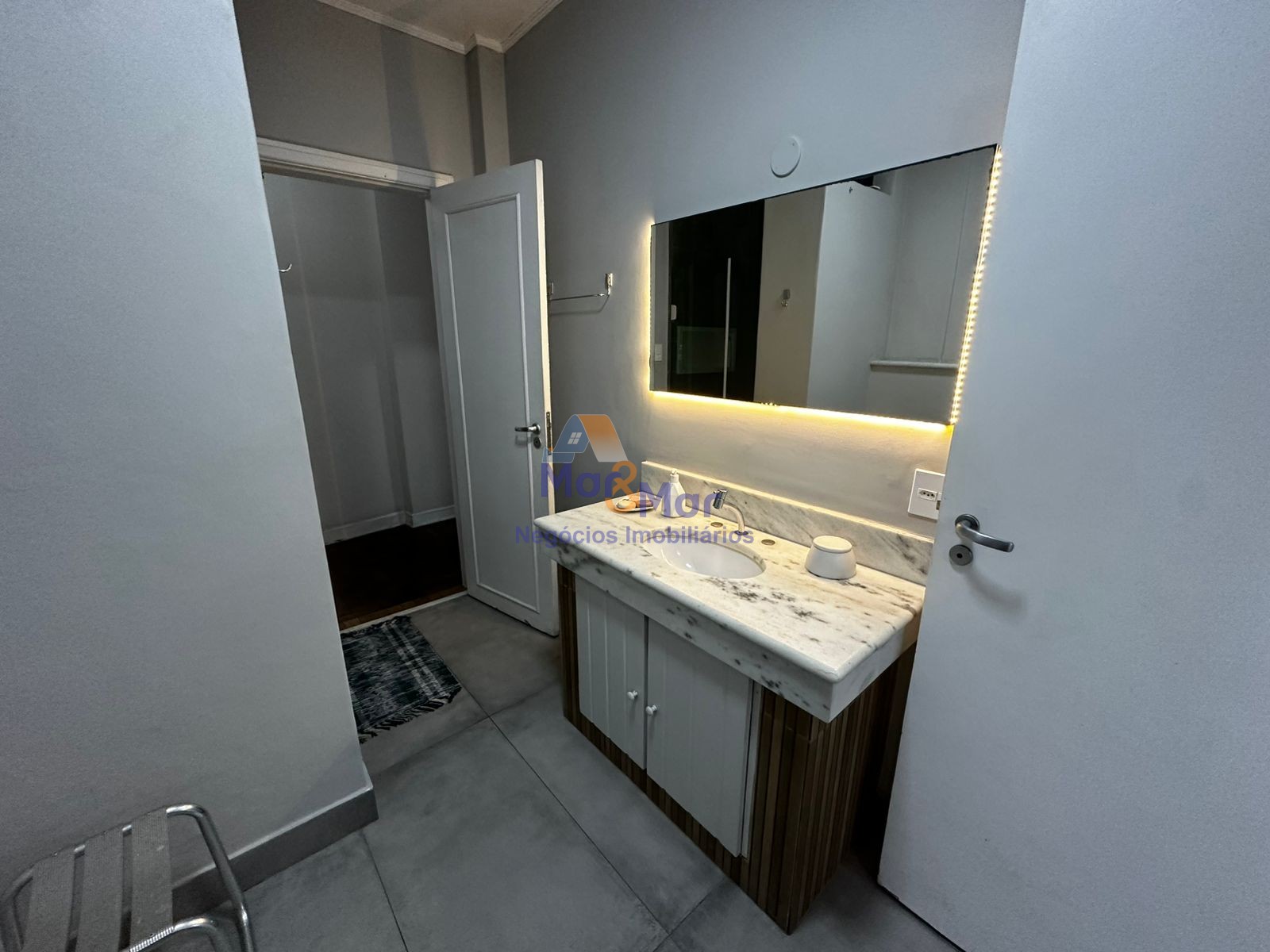 Apartamento na Praia das Pitangueiras, Guarujá - SP