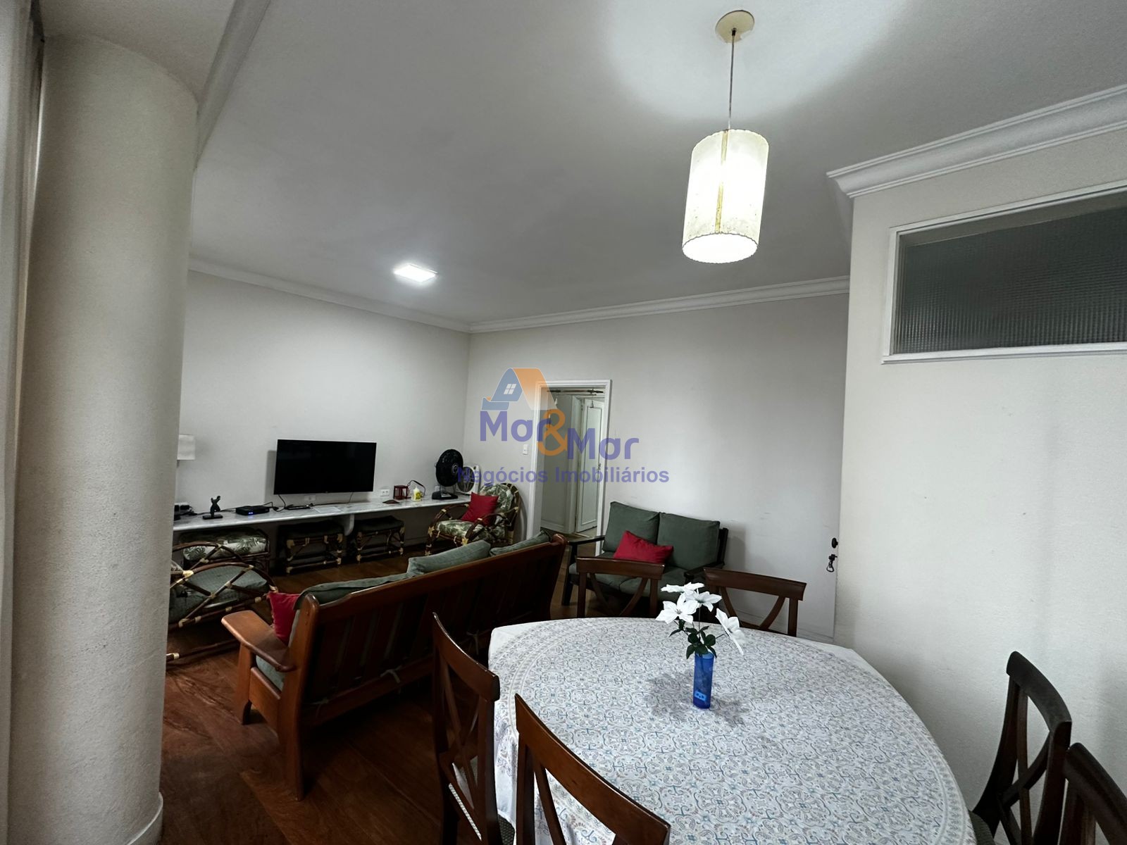 Apartamento na Praia das Pitangueiras, Guarujá - SP