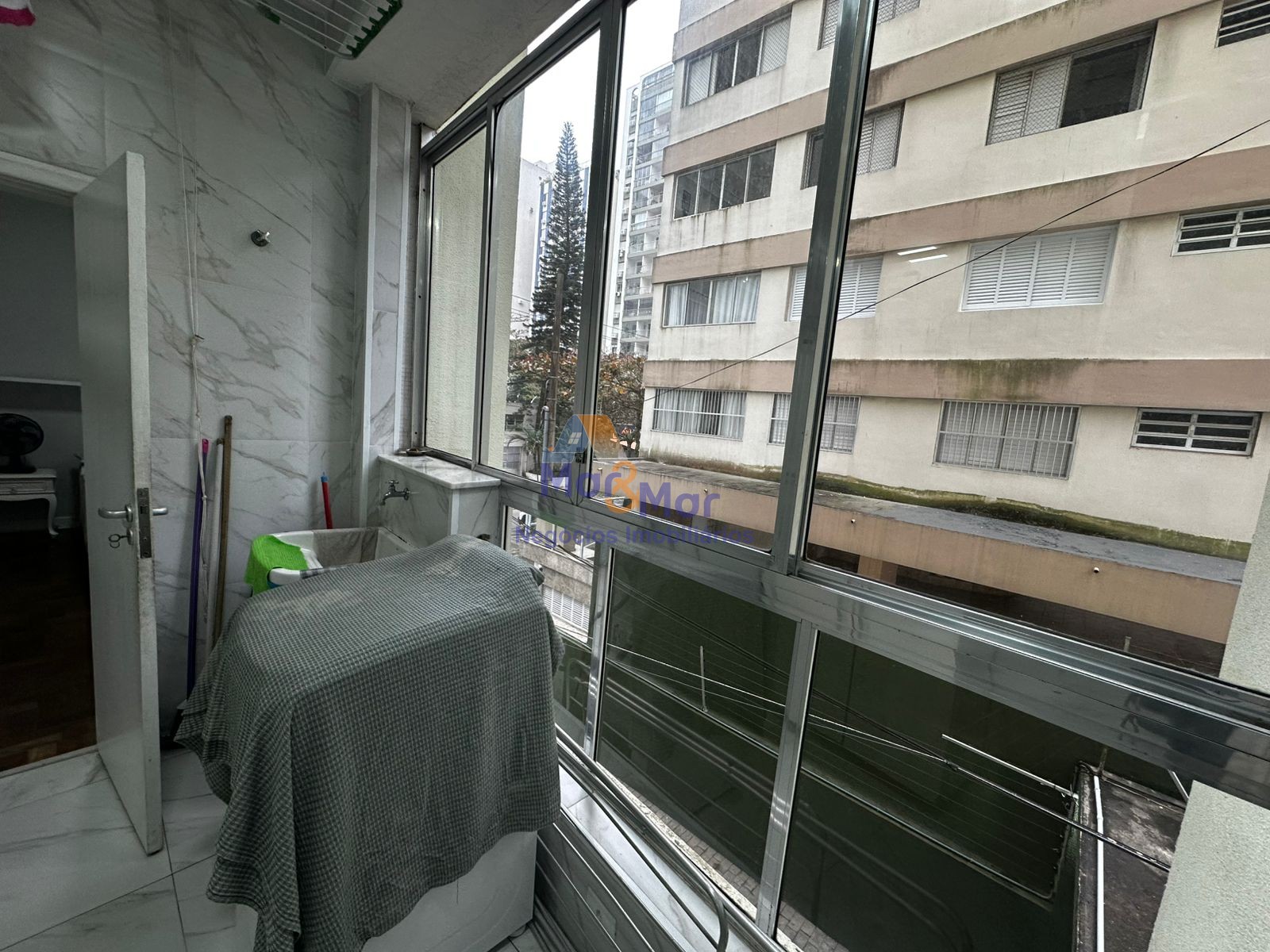 Apartamento na Praia das Pitangueiras, Guarujá - SP