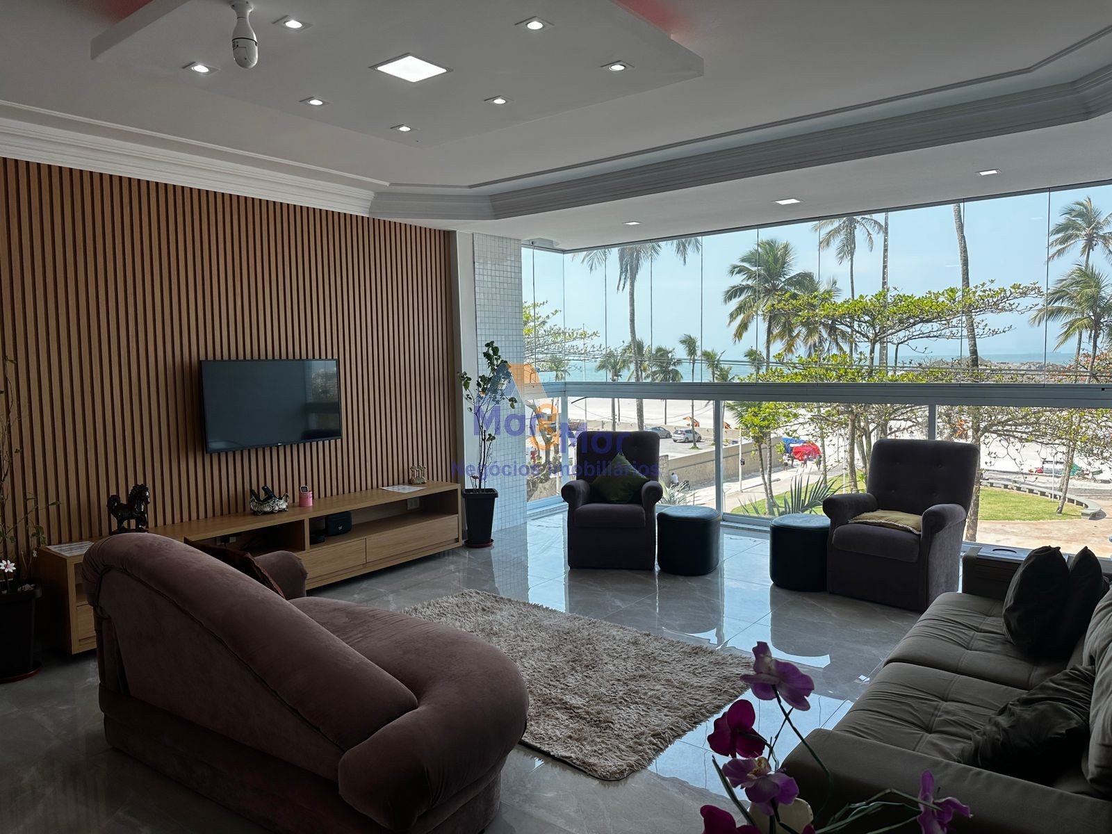 Apartamento Frente ao Mar nas Pitangueiras, Guarujá - SP