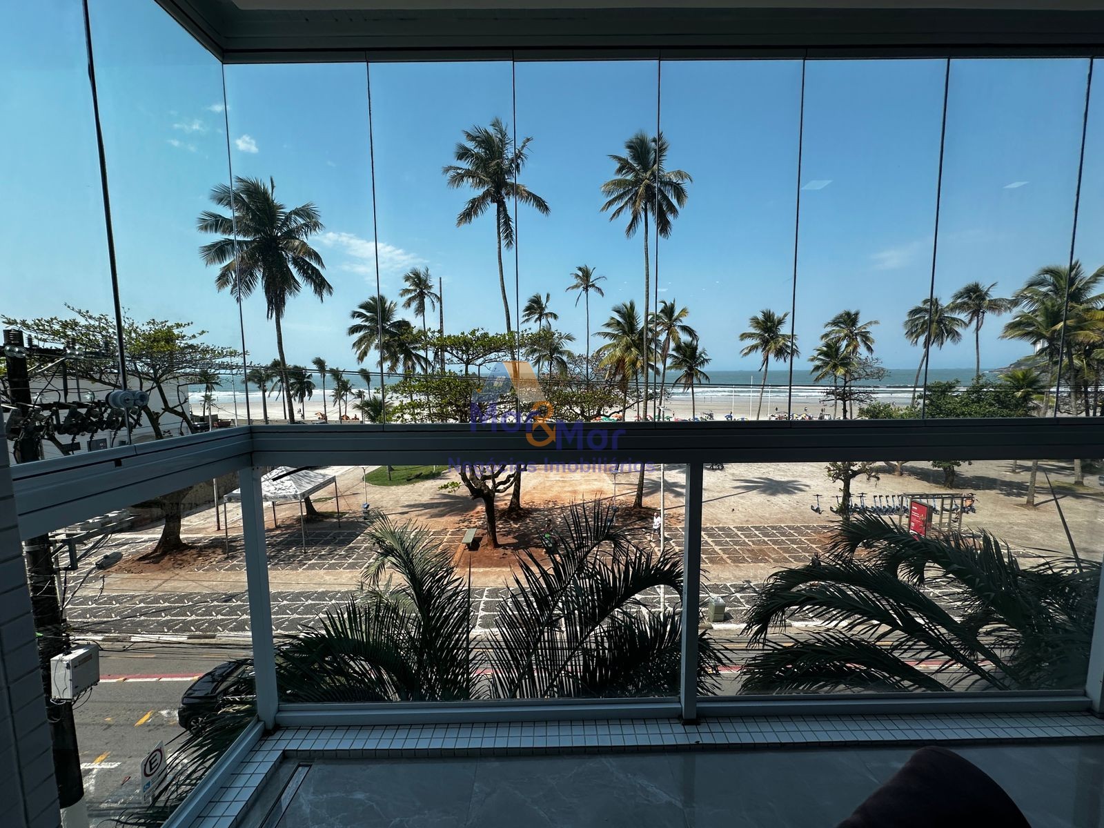 Apartamento Frente ao Mar nas Pitangueiras, Guarujá - SP