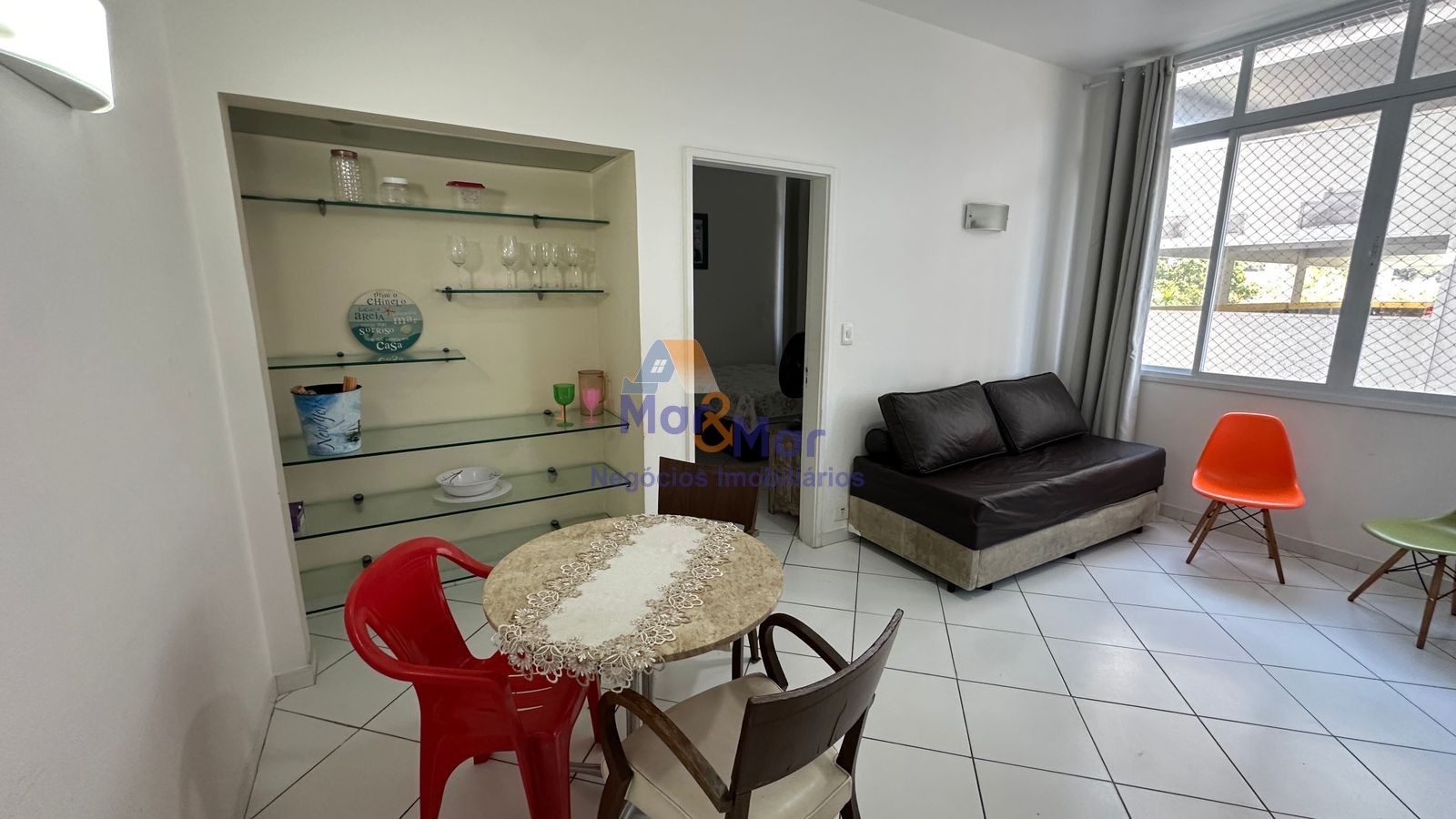 Apartamento na Praia das Pitangueiras, Guarujá - SP