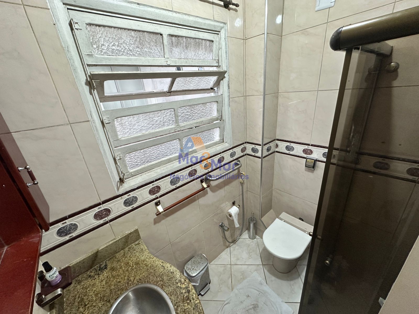 Apartamento na Praia das Pitangueiras, Guarujá - SP