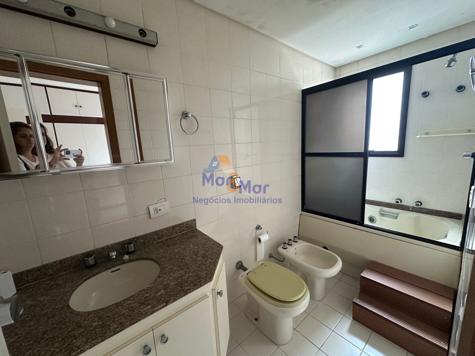 Apartamento na Praia das Pitangueiras, Guarujá - SP