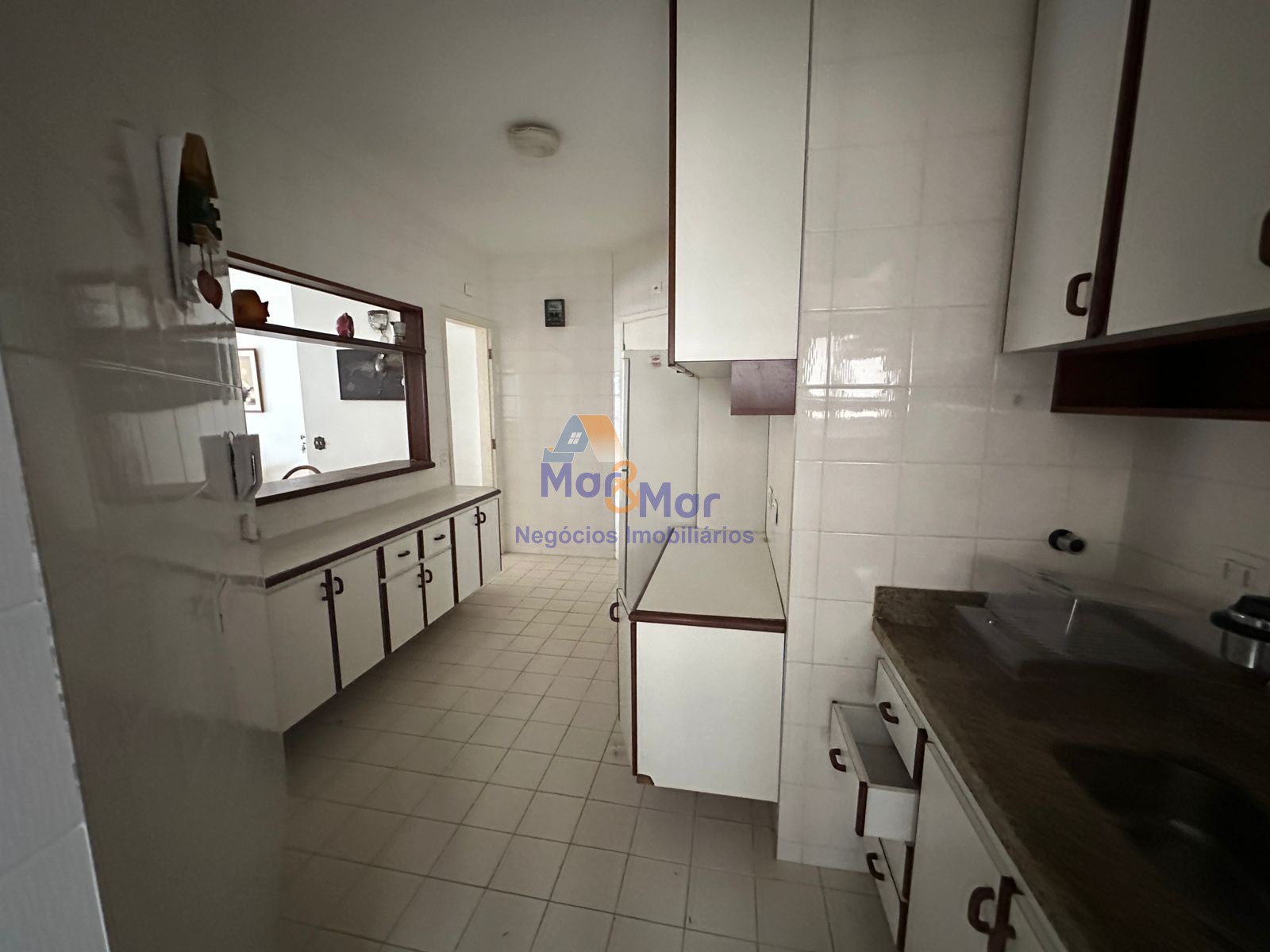 Apartamento na Praia das Pitangueiras, Guarujá - SP