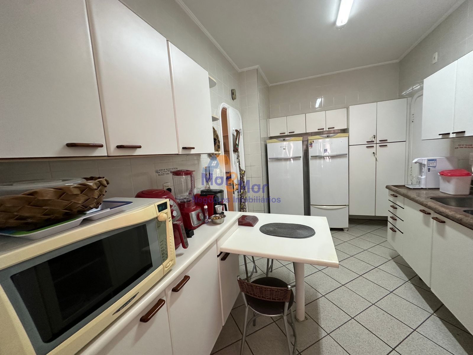 Apartamento na Praia das Pitangueiras, Guarujá - SP