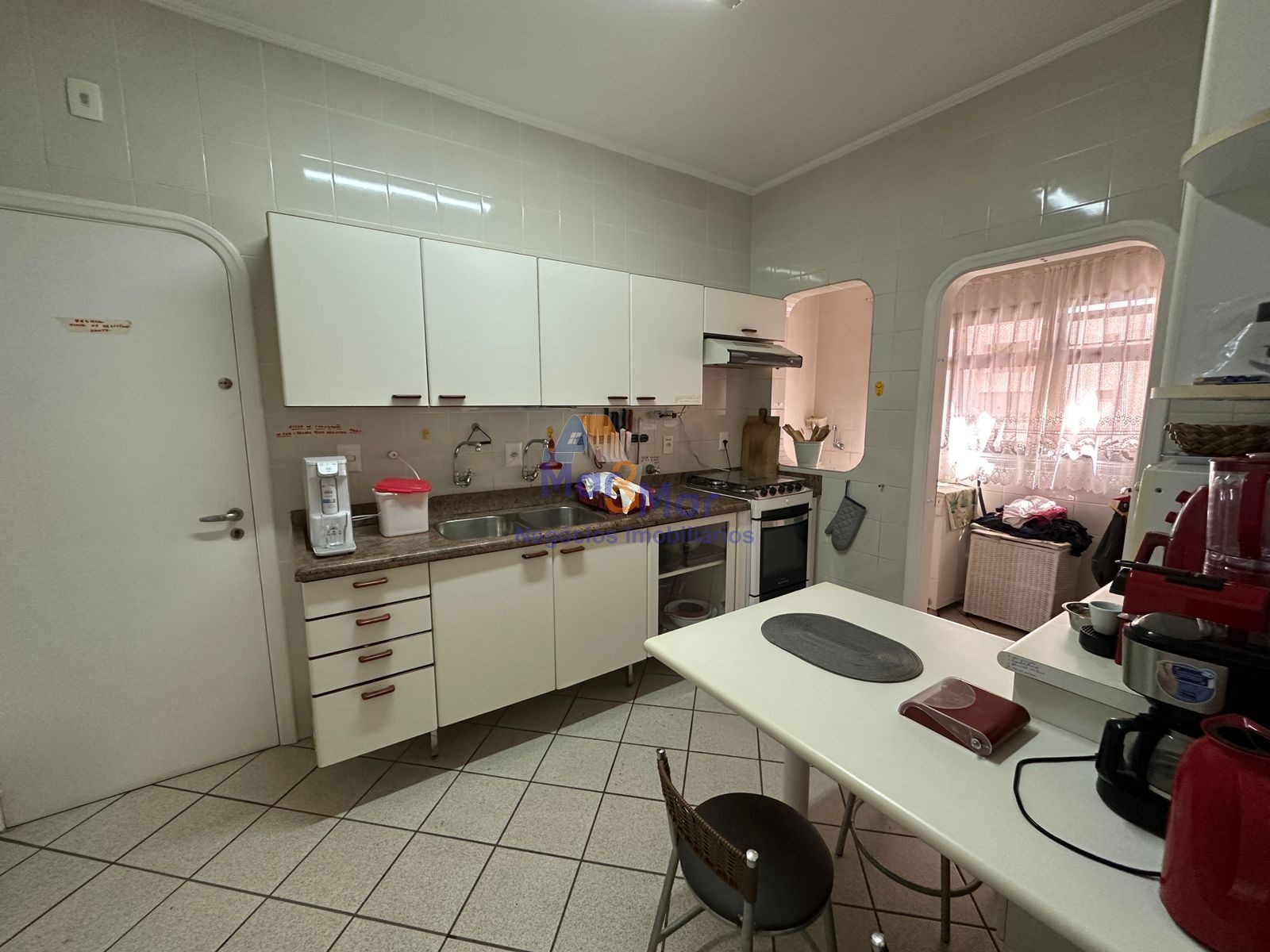 Apartamento na Praia das Pitangueiras, Guarujá - SP