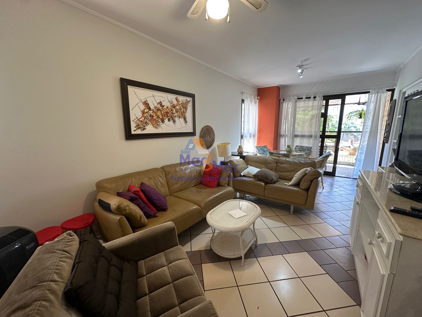 Apartamento na Praia das Pitangueiras, Guarujá - SP