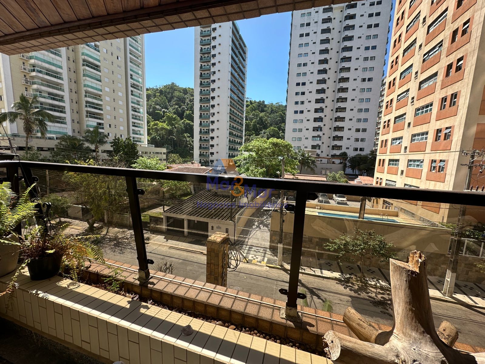 Apartamento na Praia das Pitangueiras, Guarujá - SP