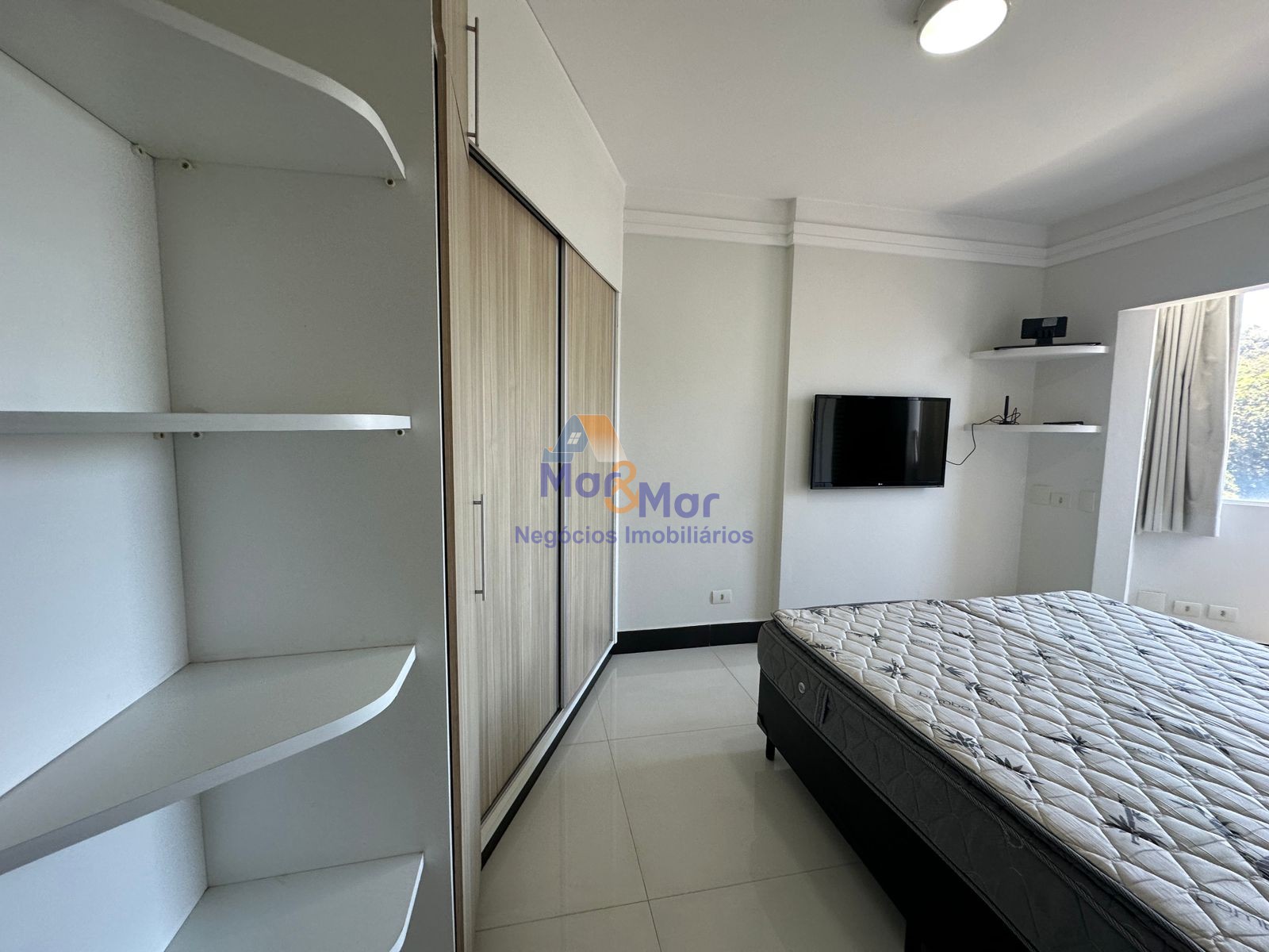 Apartamento na Praia das Pitangueiras, Guarujá - SP