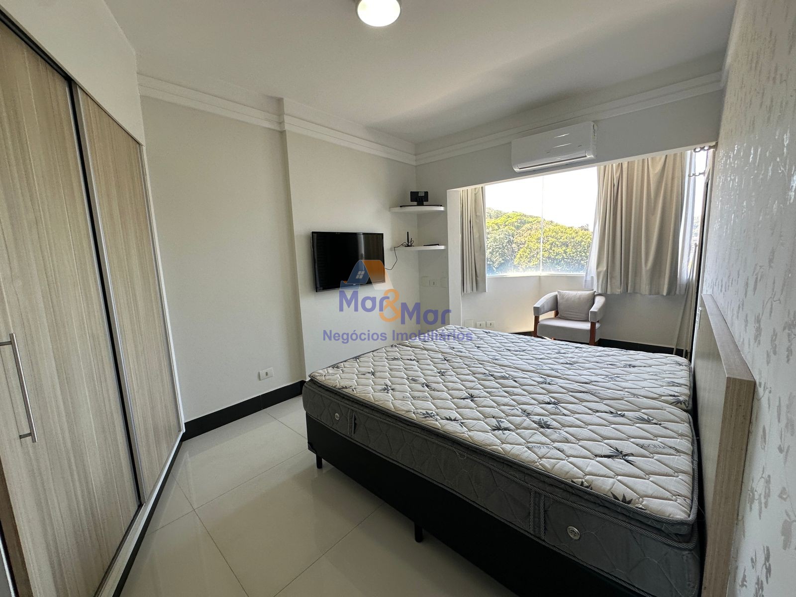 Apartamento na Praia das Pitangueiras, Guarujá - SP
