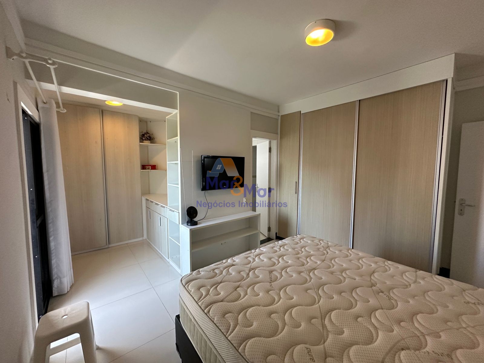 Apartamento na Praia das Pitangueiras, Guarujá - SP