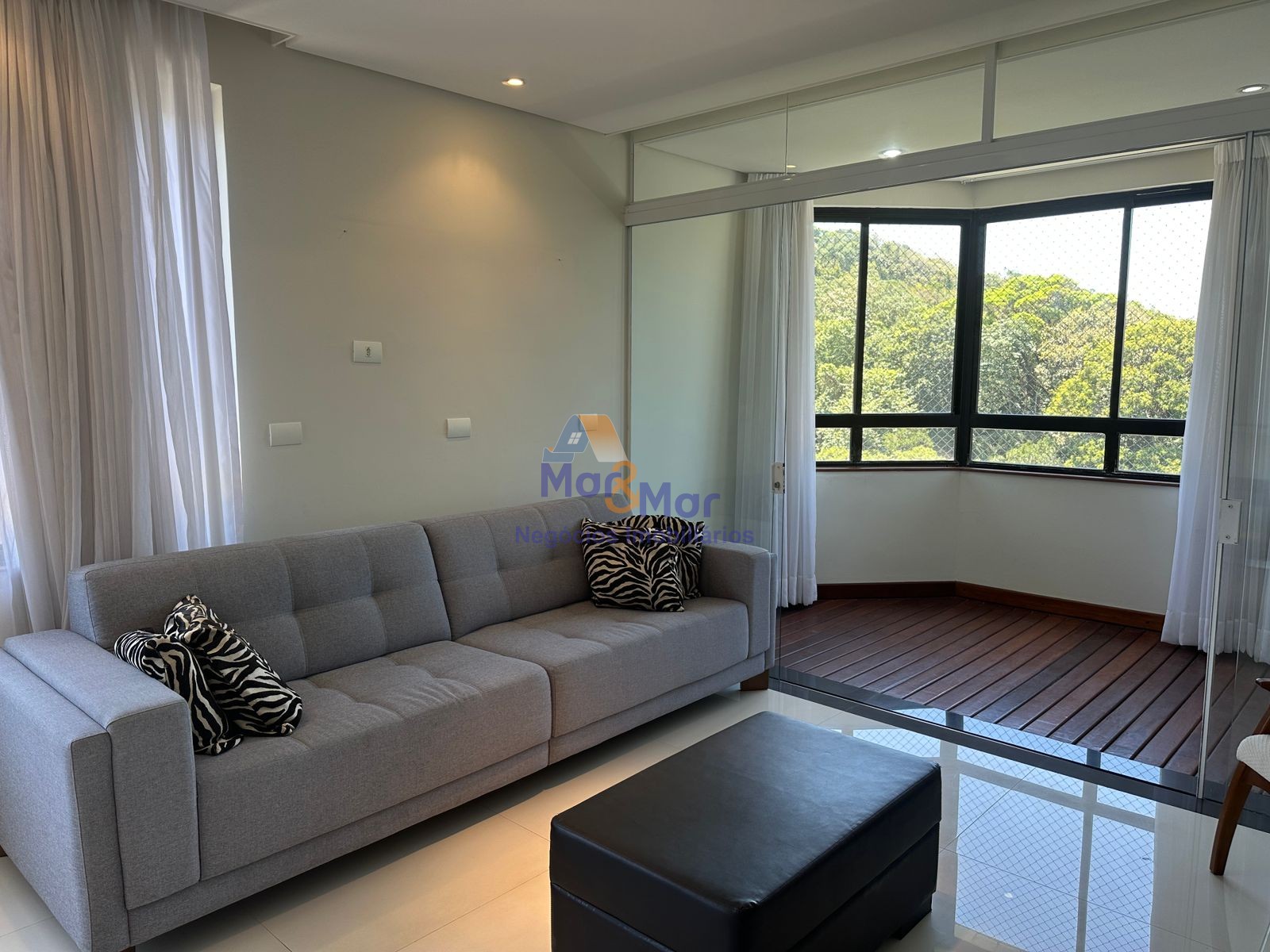 Apartamento na Praia das Pitangueiras, Guarujá - SP