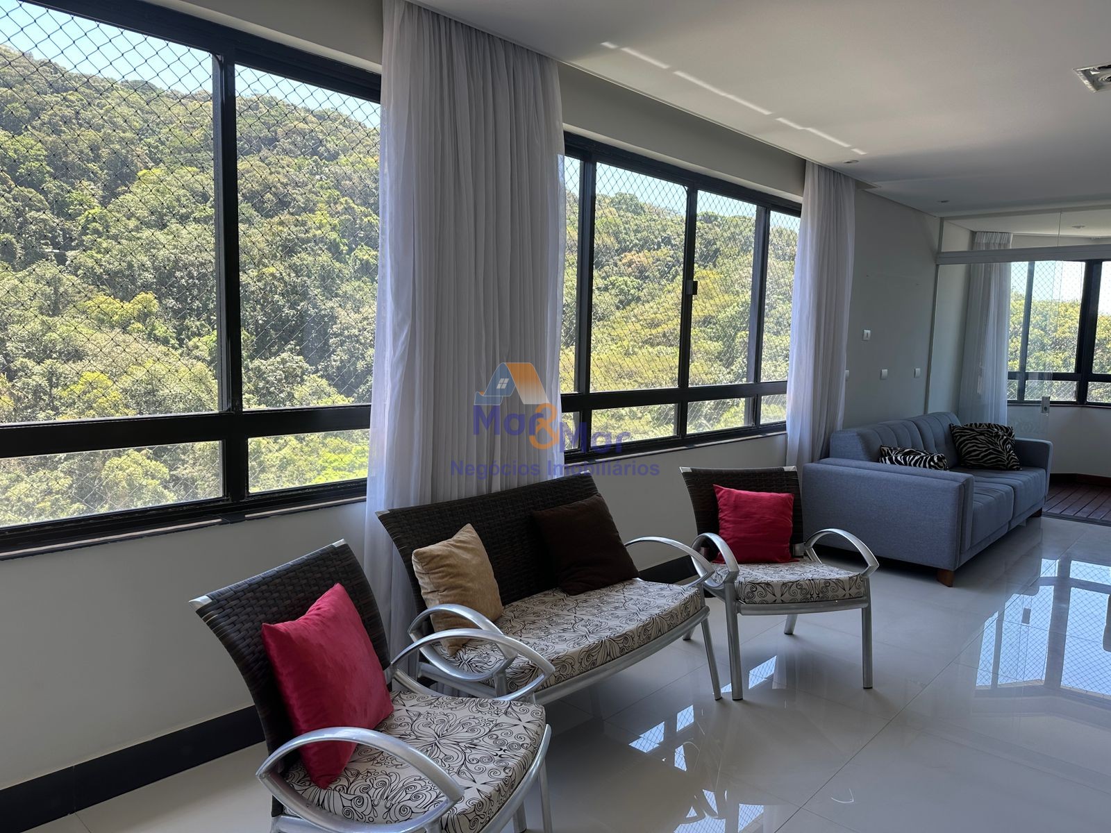 Apartamento na Praia das Pitangueiras, Guarujá - SP