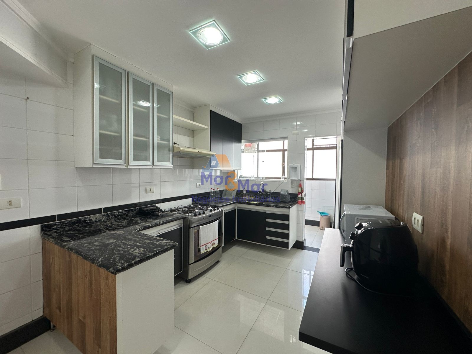 Apartamento na Praia das Pitangueiras, Guarujá - SP