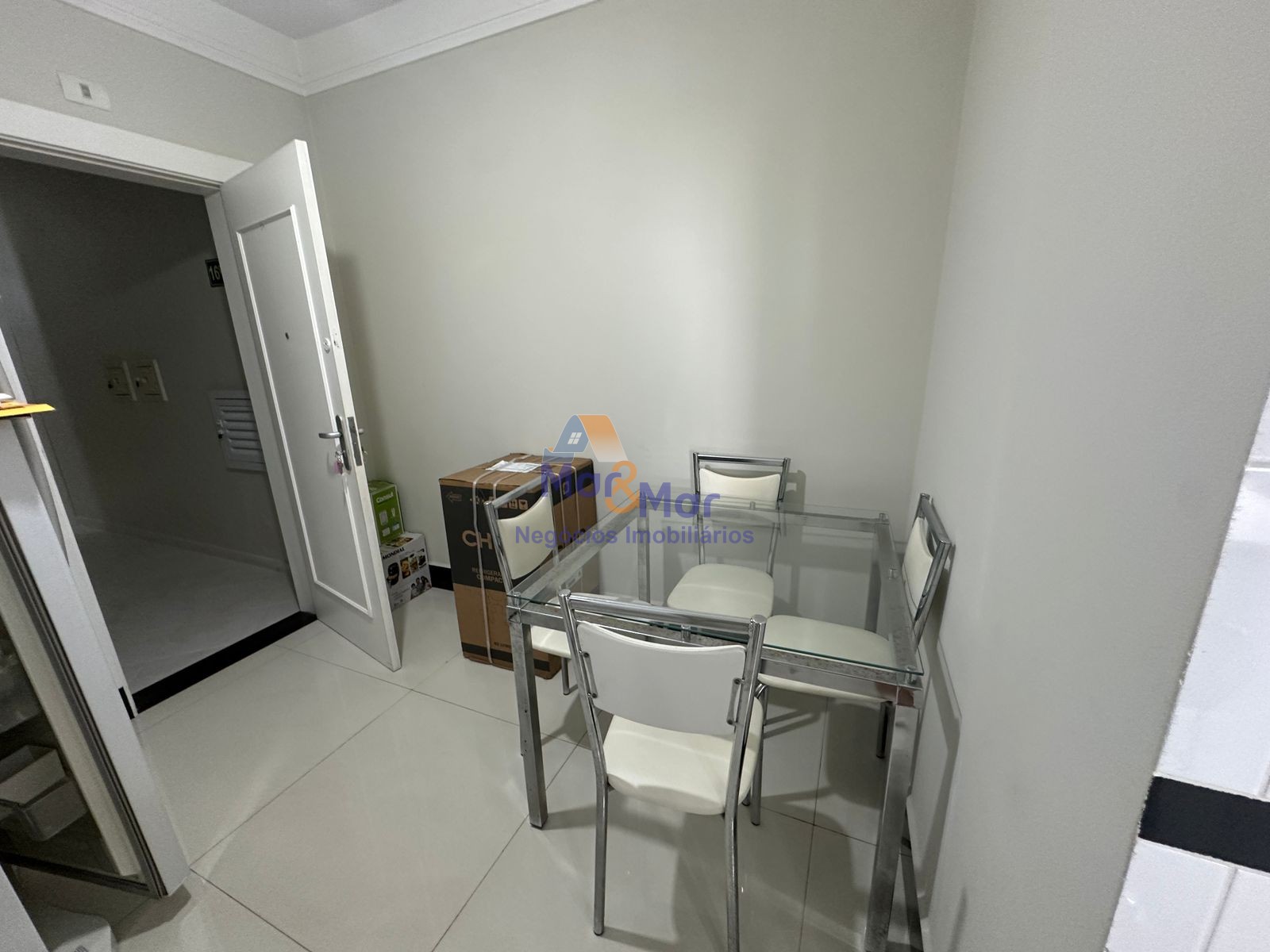Apartamento na Praia das Pitangueiras, Guarujá - SP