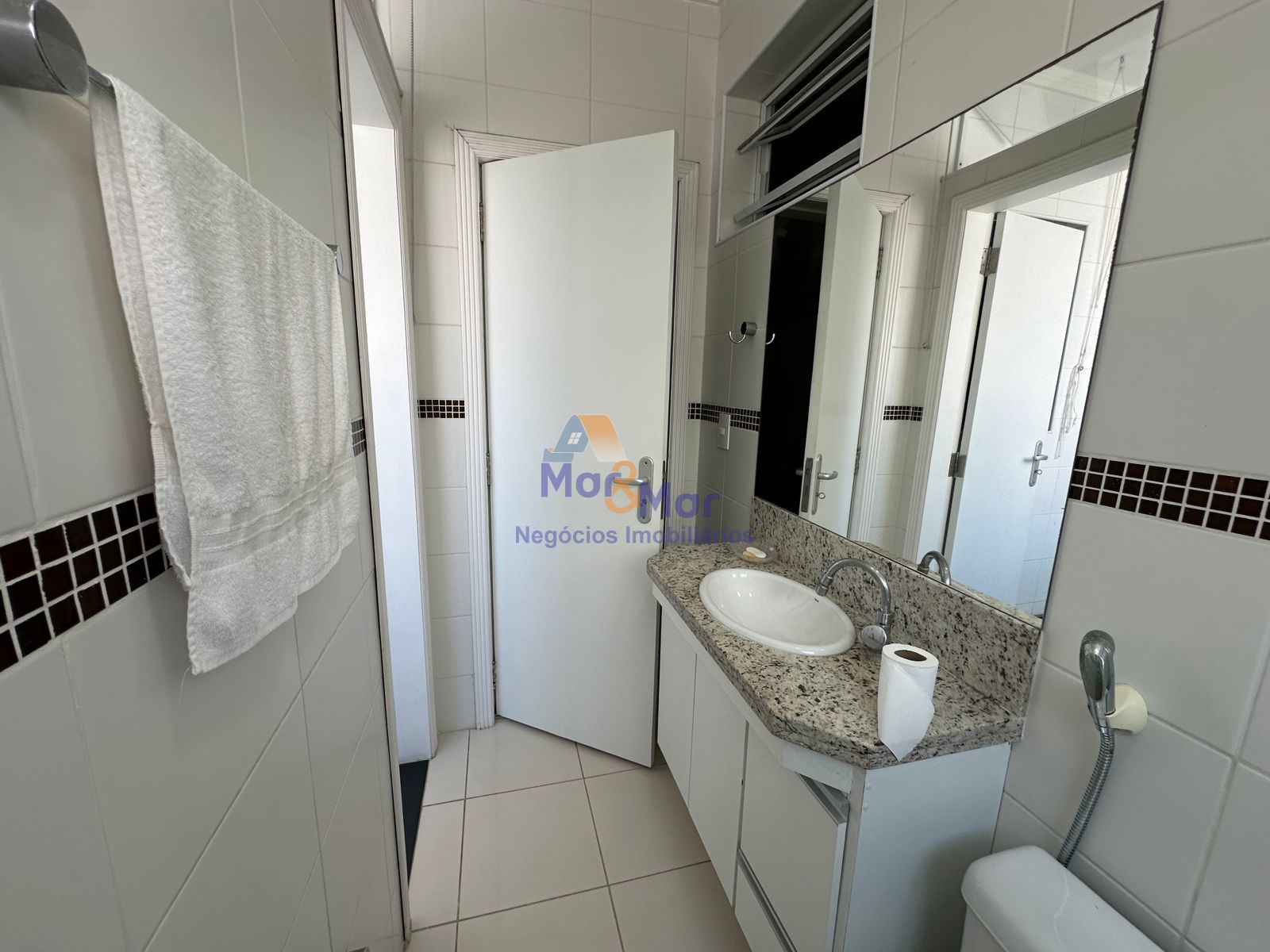 Apartamento na Praia das Pitangueiras, Guarujá - SP