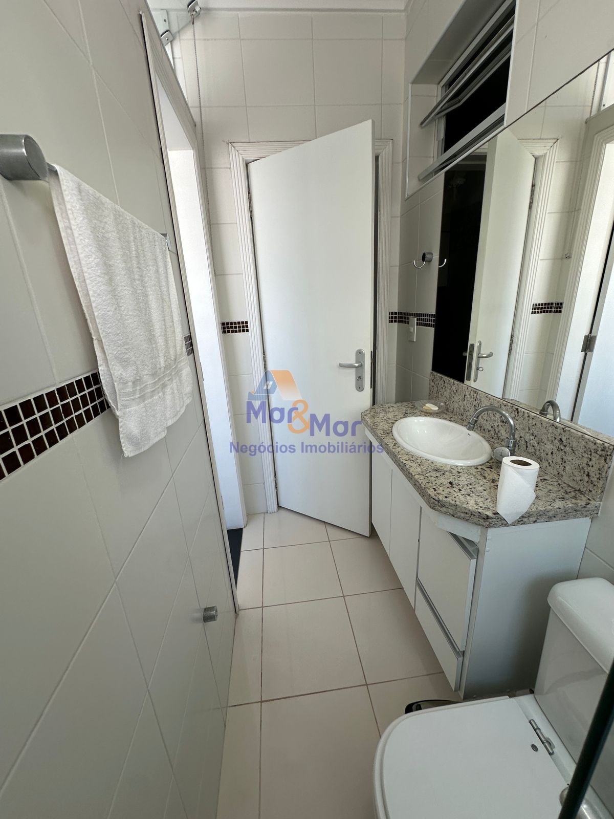 Apartamento na Praia das Pitangueiras, Guarujá - SP