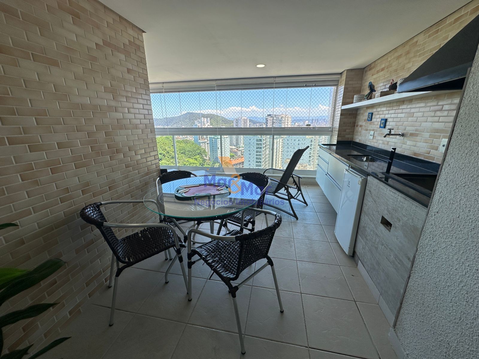 Apartamento na Praia das Astúrias, Guarujá - SP