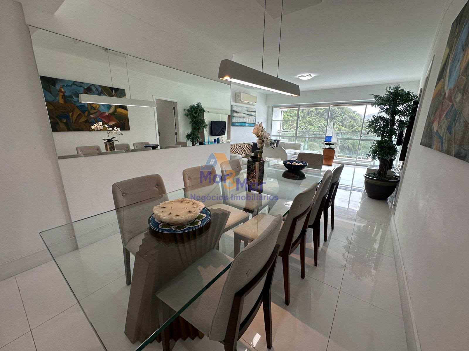Apartamento Frente ao Mar nas Pitangueiras, Guarujá - SP