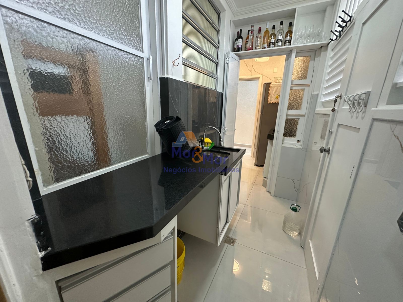 Apartamento na Praia das Pitangueiras, Guarujá - SP
