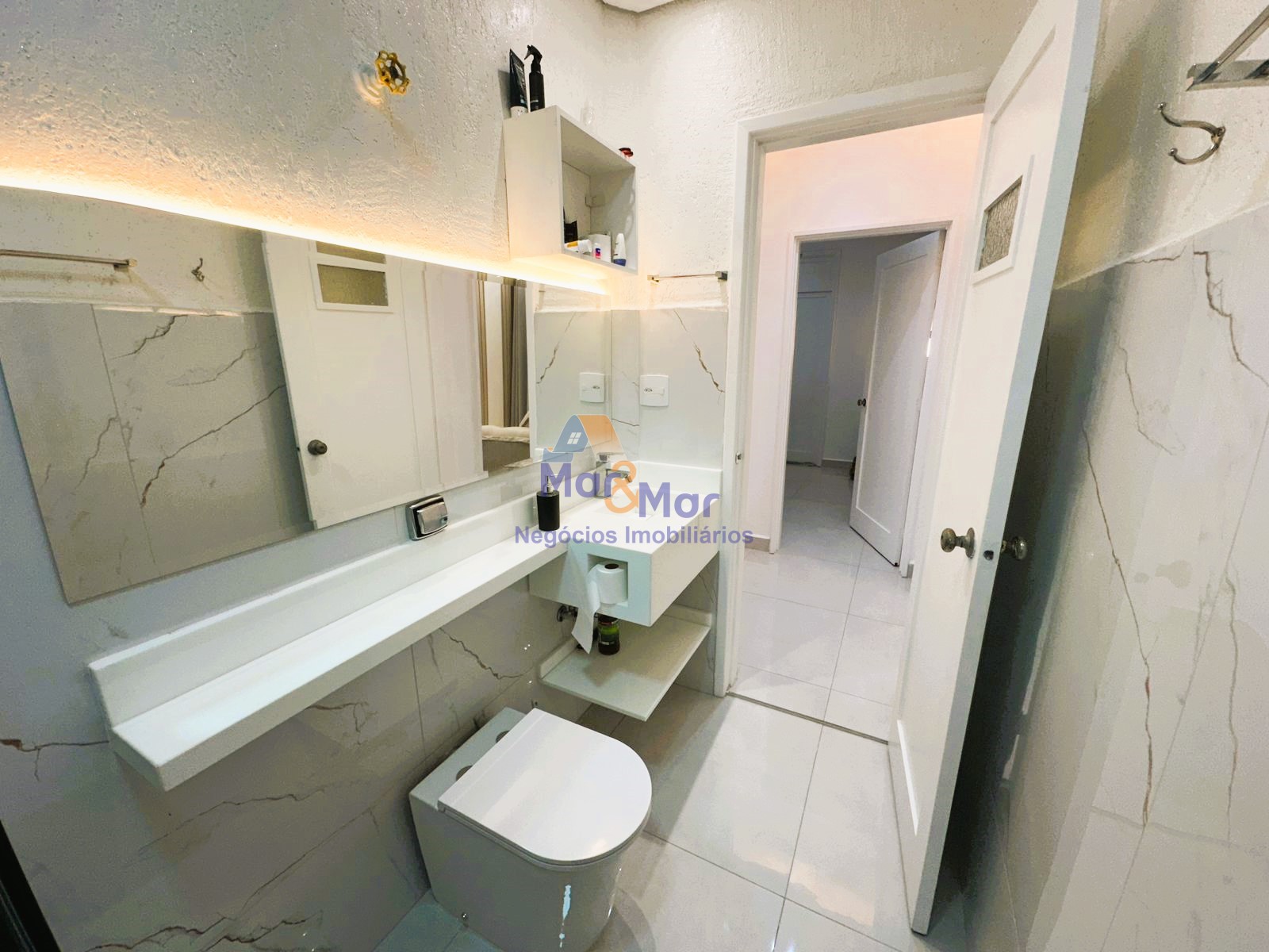 Apartamento na Praia das Pitangueiras, Guarujá - SP