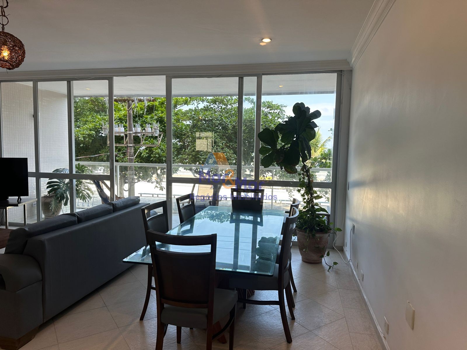 Apartamento Frente ao Mar, Pitangueiras, Guarujá - SP