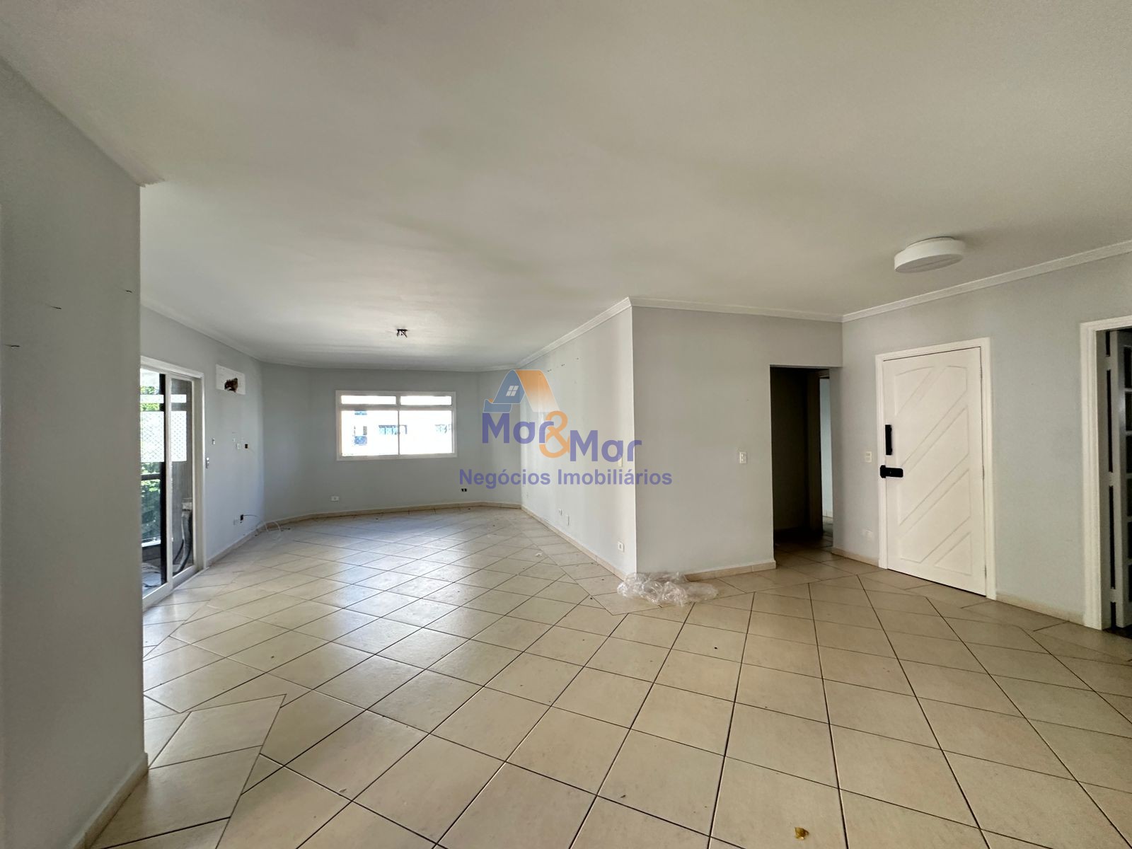 Apartamento na Praia das Pitangueiras, Guarujá - SP