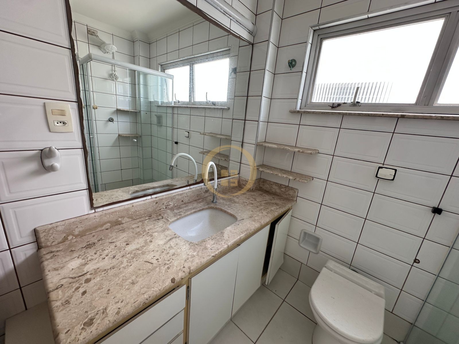 Apartamento na Praia da Pitanguerias - Guarujá