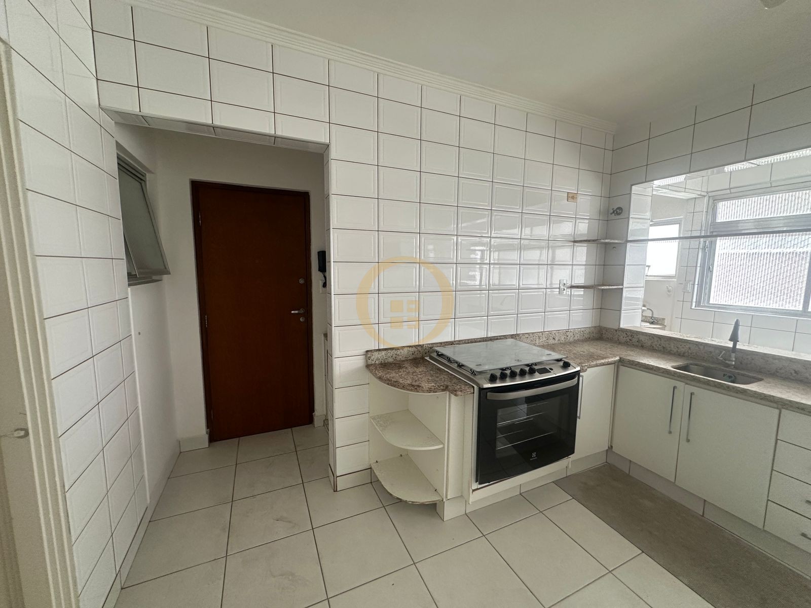 Apartamento na Praia da Pitanguerias - Guarujá