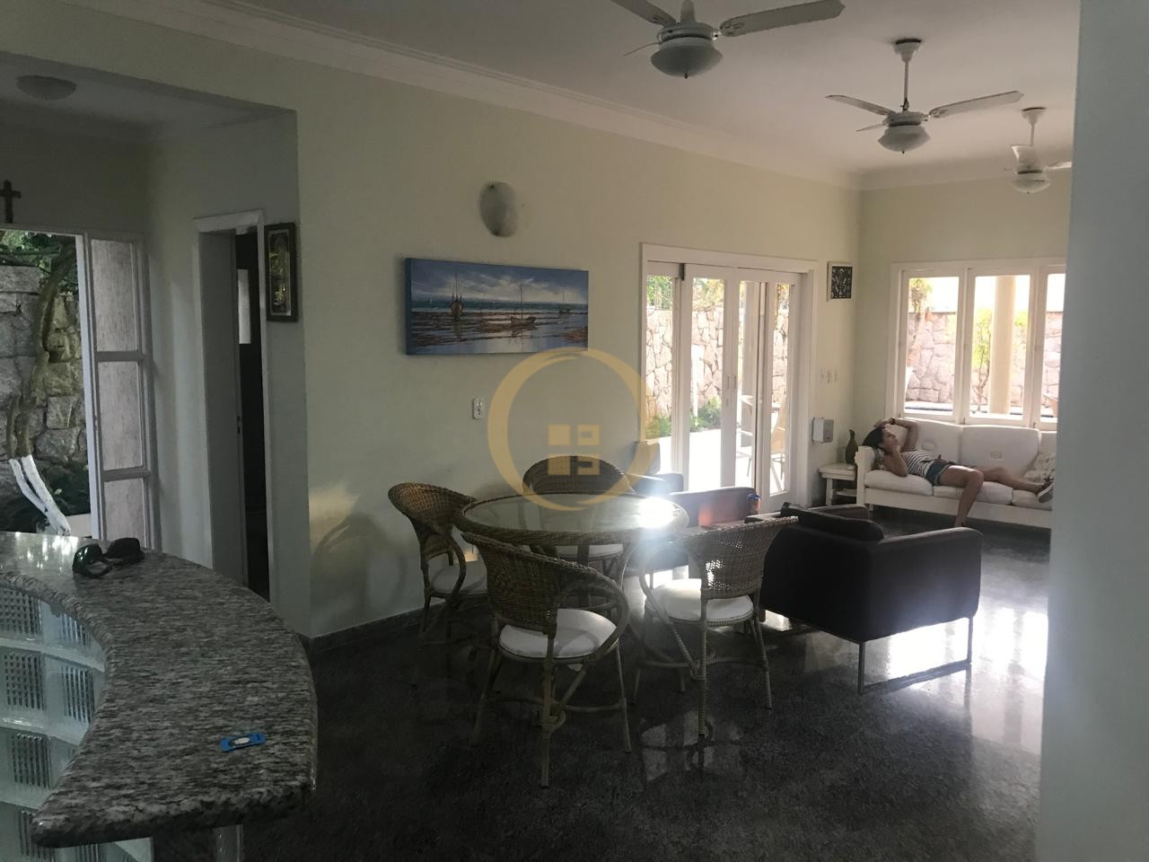 Apartamento-6-dormitorios-Guaiúba