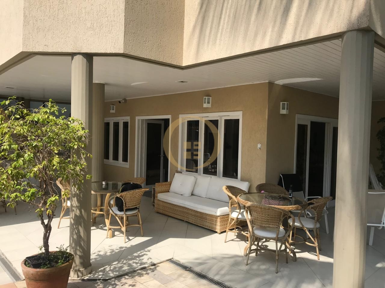 Apartamento-6-dormitorios-Guaiúba