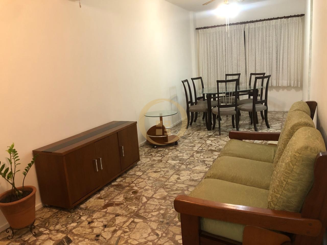 Apartamento na Praia das Pitangueiras, Guarujá - SP
