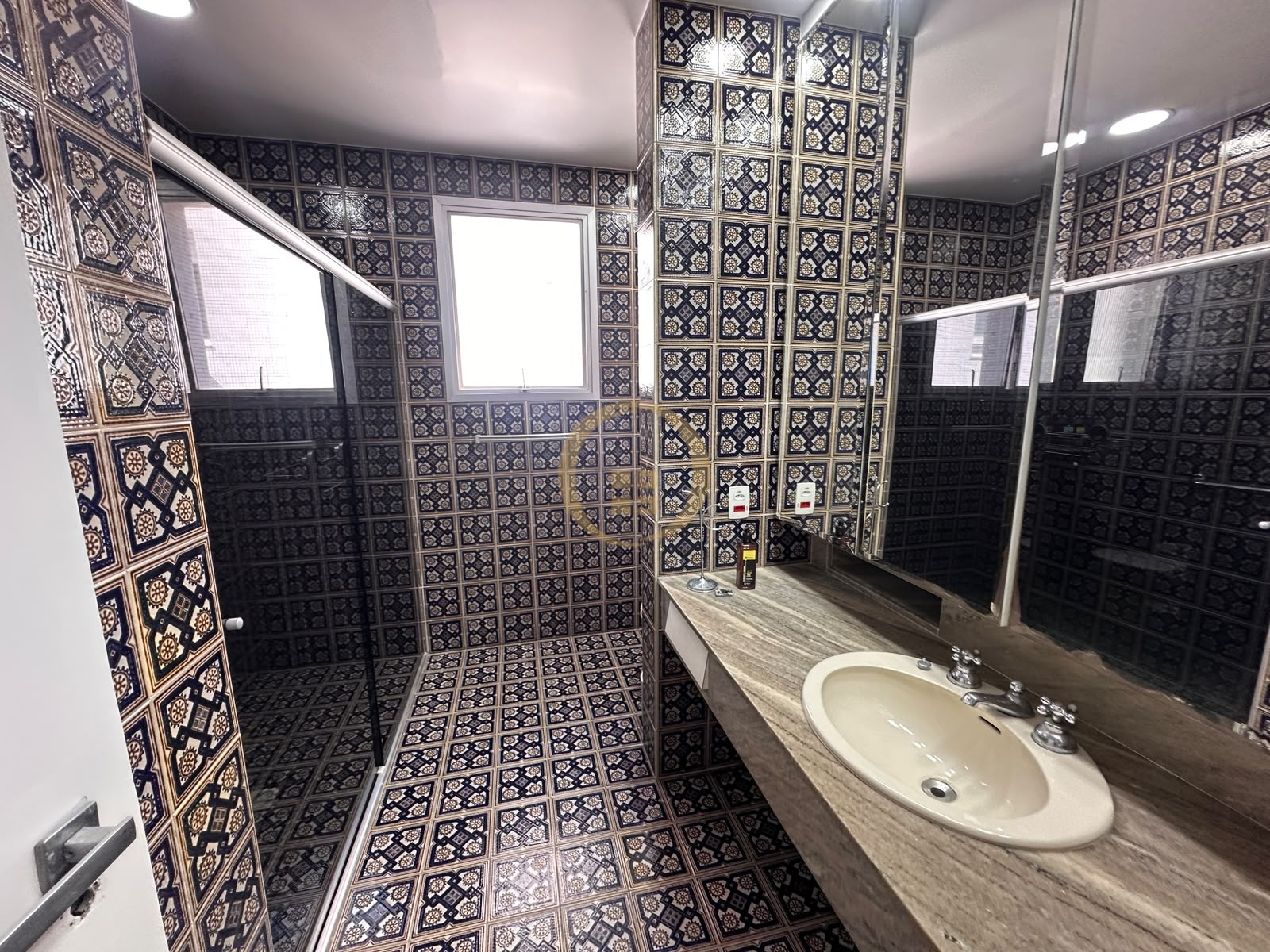 Apartamento Frente ao Mar nas Pitangueiras, Guarujá - SP