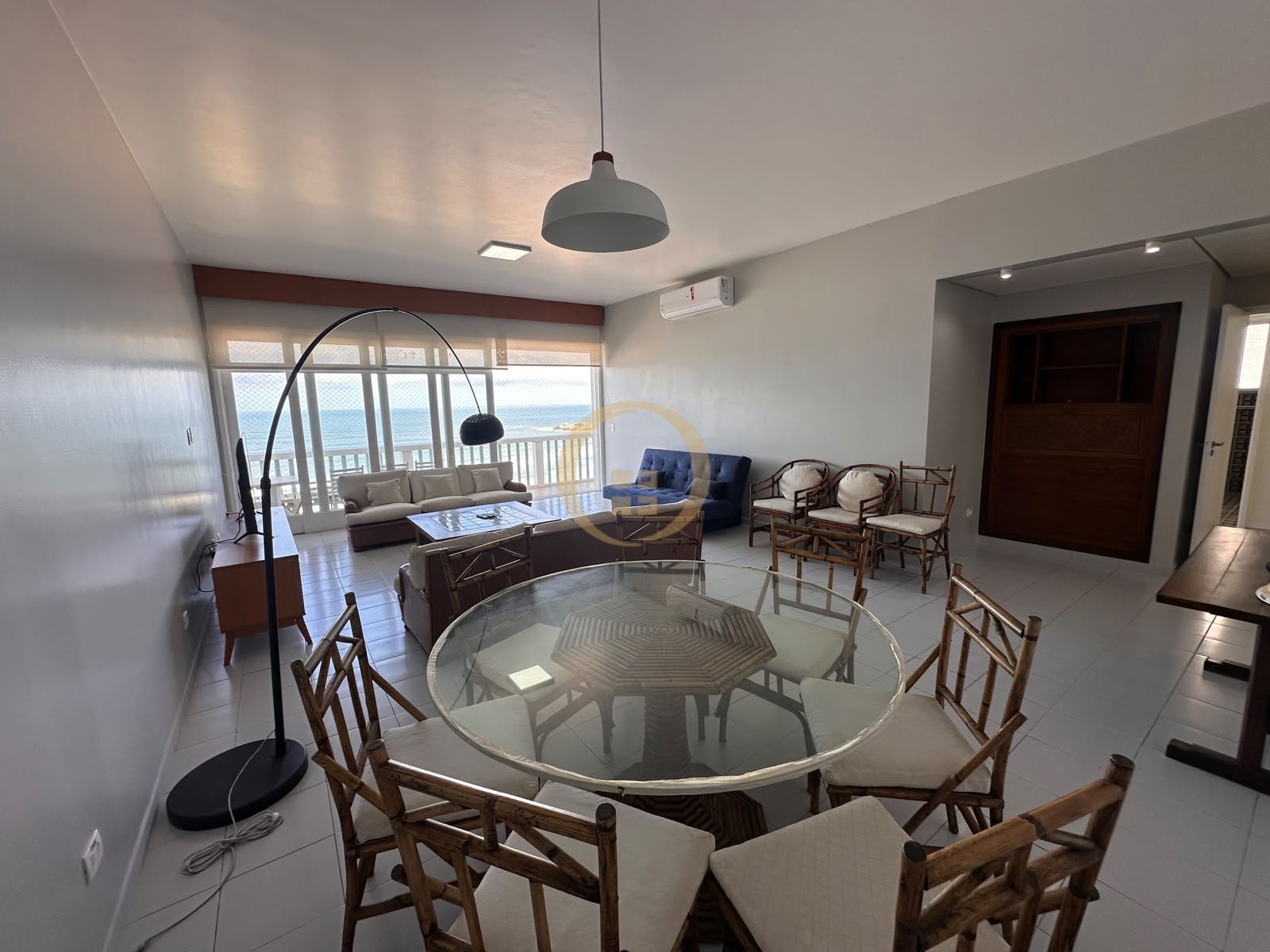 Apartamento Frente ao Mar nas Pitangueiras, Guarujá - SP
