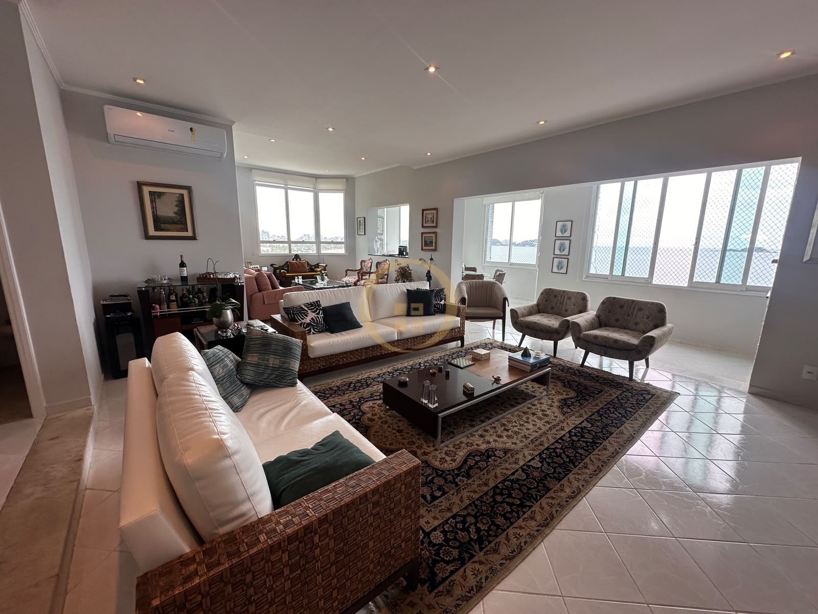 Apartamento-4-dormitorios-Pitangueiras